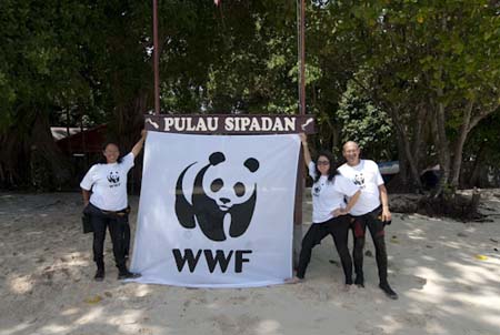 The WWF Coral Triangle Photographic Expedition team complete in Pulau Sipadan