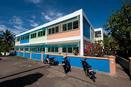 3 year old Kehidupan Anda school's colorful facade