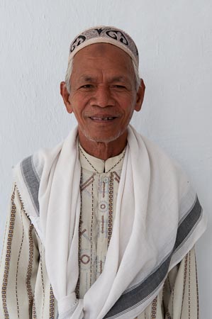 This old man went to Yogi twice to say Termia kasih. Thanking Yogi for visiting their mosque
