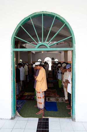 Lebaran Hajj is a high celebration. And at 8am, everyone in the village are in the Mosque for praayers. 