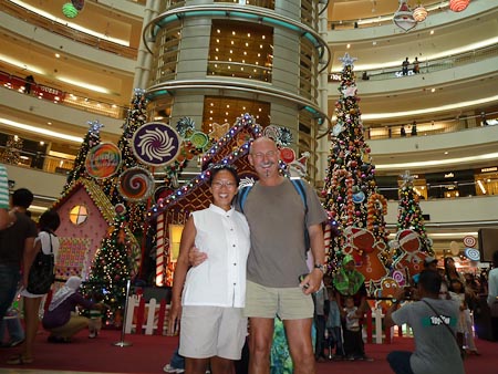 Stella & Yogi in Kuala Lumpur's KLCC. The six level shopping mall of Petronas Twin Towers! We're in a CITY!!! 