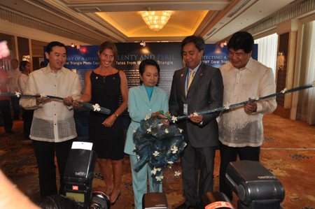 President Gloria Macapagal Arroyo cuts the ribbon to open our photo exhibition. Shame we weren't there . . .