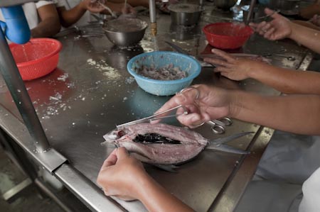 There are three parts of bones to take out to have boneless bangus. The main vertibrae, the second type is the one that lines the stomach, and the third and most number of bones is the one found all along the back of the fish neatly lined up