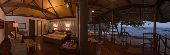 A panoramic of how a room by the sea looks like in Club Paradise