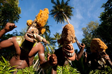 When a person dies, malagan traditions are used during the funeral ceremonies and at a later stage, to honor the memory of the deceased