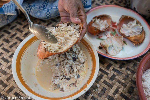 Sumptuous mud crabs steamed with coconut milk.