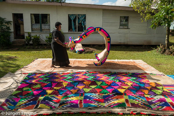 Senior women from the family of the Taukei Namara (The Kingmaker of Naduri) showing their clan folks what they have put together as their presentation or "reguregu". 