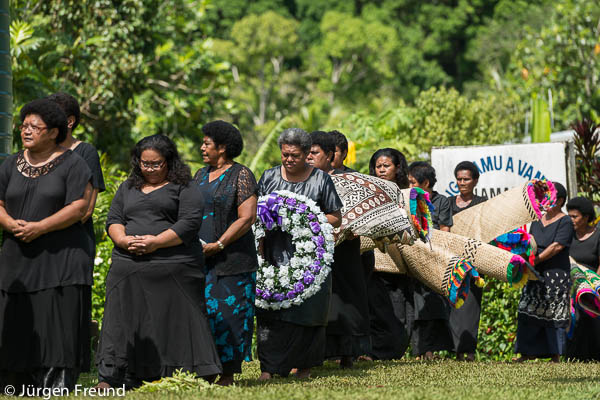 Women of Namara in procession going for their “reguregu” to the mourning house. These women are the immediate family of the Taukei Namara, the Kingmaker. Leading them is the sister of the Taukei Namara, Adi Sainimili Dyer.