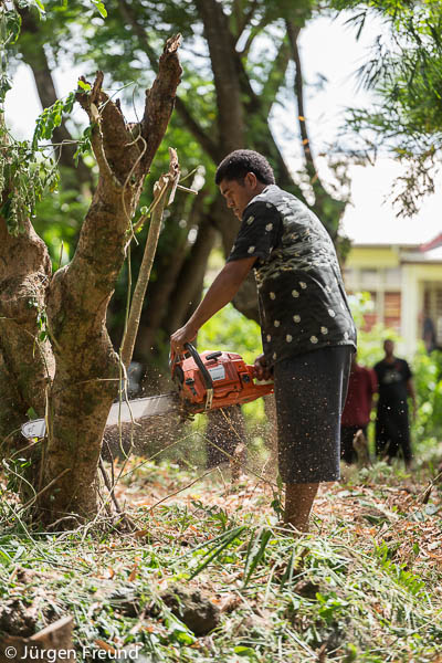 Koli Musudroka of WWF South Pacific belongs to the Sasa Clan. He clears the unwanted trees surrounding the burial ground for Ratu Aisea, the late Tui Macuata. 