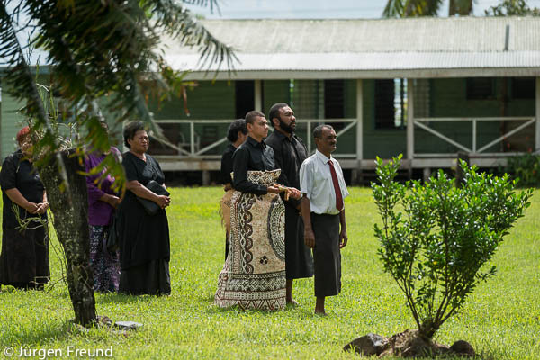 Tui Macuata’s eldest grandson Lemaki  Justis Teratera Curulala in a masi wrap. He is the son of the late Tui Macuata’s eldest daughter Adi Litia Monomono Katonivere. Lemaki’s father who is beside him is from Lau and this entourage is from his father’s clan about to present their reguregu. In his tradition from Lau, they let the late Tui’s eldest grandson lead them and the masi wrap is in the Lau tradition.
