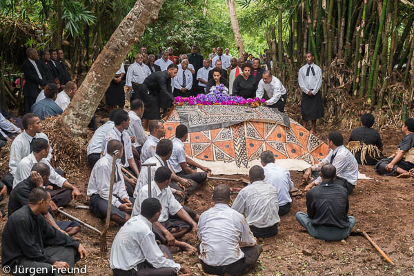 The immediate family of the late Tui Macuata placing their floral wreaths on his grave. To the left is youngest son Ratu Tevita, his daughter Adi Litia Monomono , his wife Adi Sera. This is the first time Adi Sera has been near his body as it has been the vanua who officiated the entire funeral proceedings. The family mourns in private.